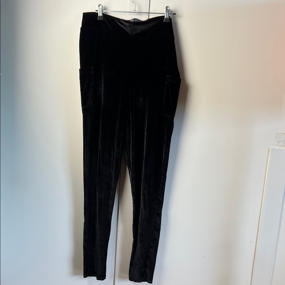 Stretch Black Velvet Leggings/ Pants with HUGE Pockets - Picture 6 of 7